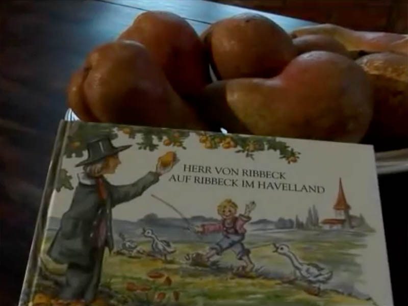 Video: Herr Friedrich von Ribbeck liest das Gedicht.